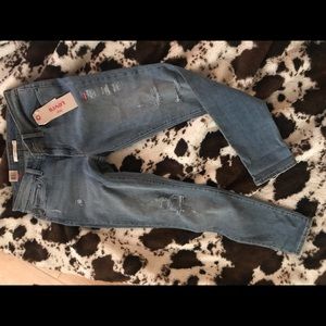 Women’s Levi’s jeans